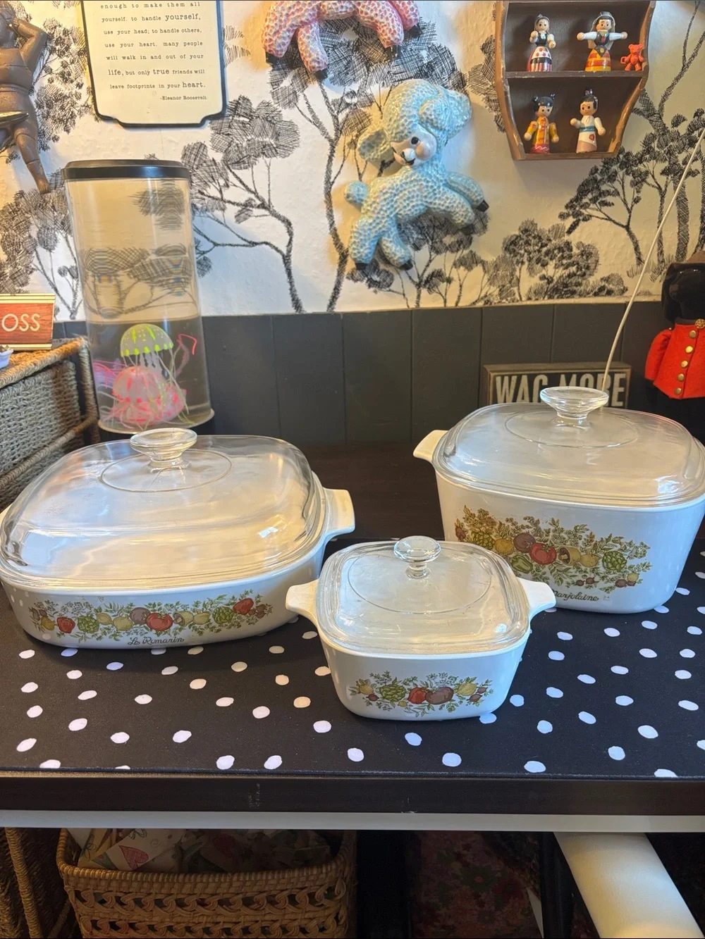 EUC VINTAGE Corning Ware Le Romarin casserole dishes Set of 3 with lids. featuri
